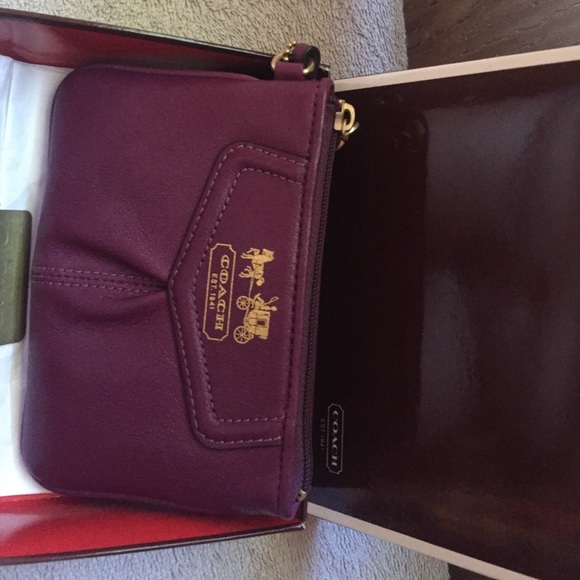 Coach Handbags - Coach wristlet Coach Handbags - Coach wristlet